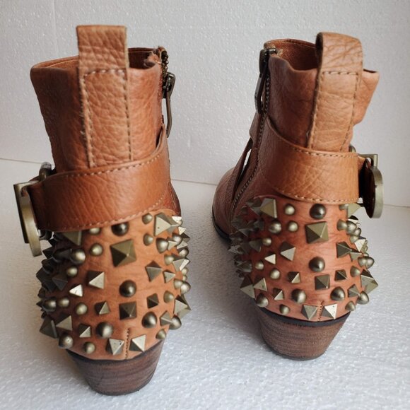 Vince Camuto Marcin Leather Studded Ankle Bootie Tan Brown - (8.5B / 38.5) - Picture 4 of 16